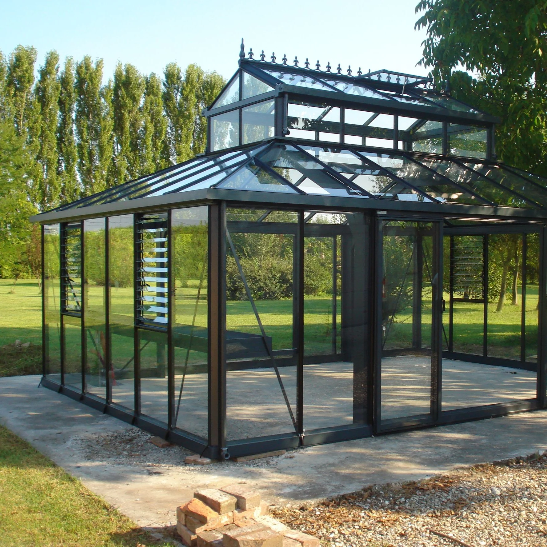 Cathedral Victorian Greenhouse 15 x 20 ft. with 4mm Tempered Glass Panels and Aluminum Frame - Image 4