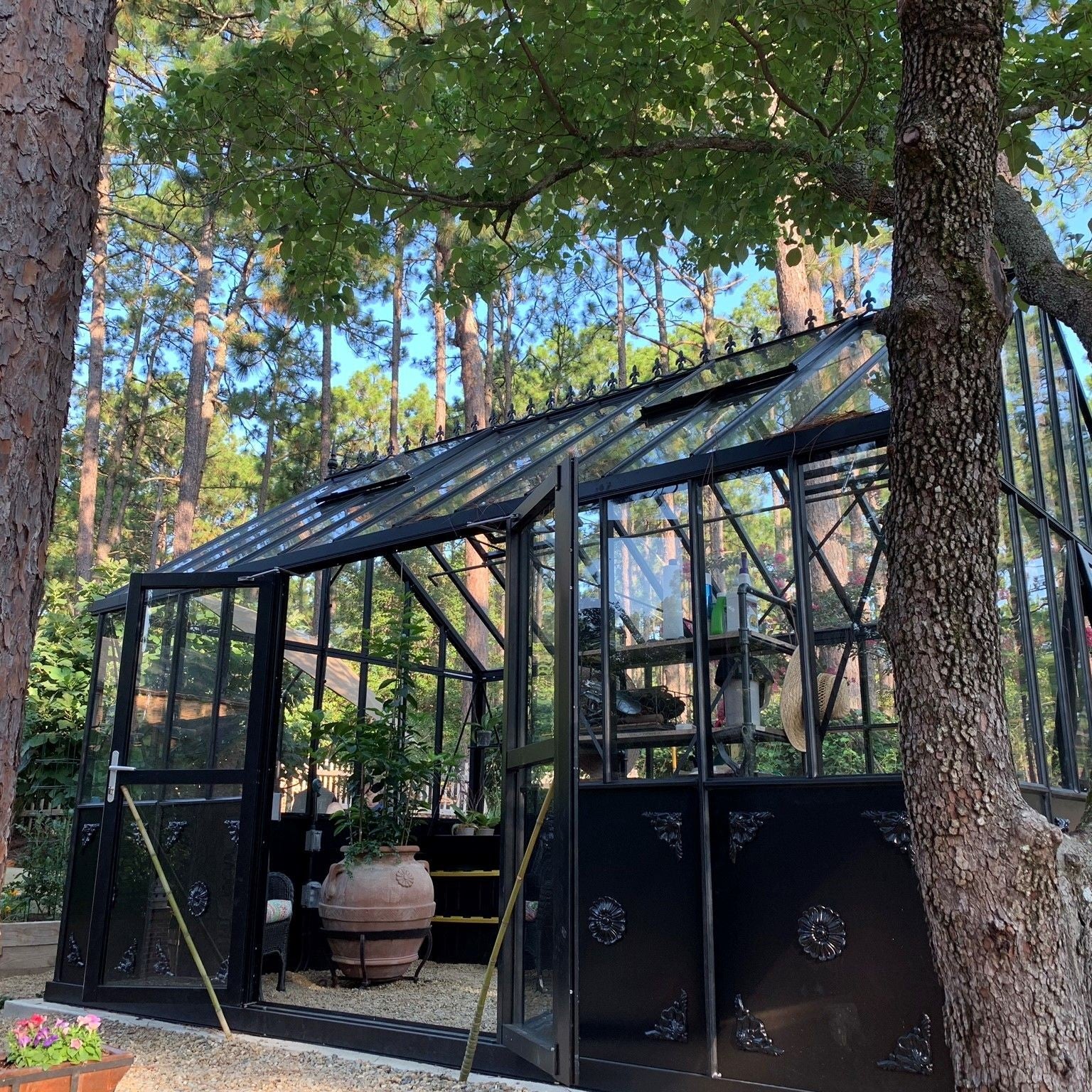 Retro Royal Victorian VI Glass Greenhouse Kit with 4mm Tempered Glass Panels and Aluminum Frame - Image 3